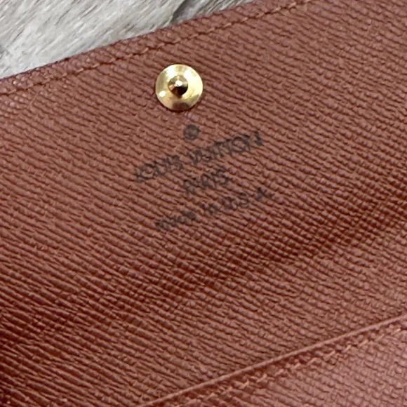 Louis Vuitton Brown Monogram Key Holder - Picture 4 of 8